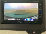 【バックカメラ】運転が苦手な方も車庫入れラクラクです!ギアをリバースに入れれば自動的に切り換わりますので、面倒な操作は不要です♪狭い駐車場もお車を傷つけず安心ですね!