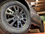 【純正18インチアルミホイール】外観にマッチした純正アルミホイールを装着しております。各種社外アルミホイールや、スタッドレスタイヤも取扱いしております。是非ご相談ください♪