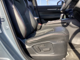 シートメモリー機能を備える10WAYパワーシートを装備!体格や好みに応じたポジションをスムーズに調整できます。