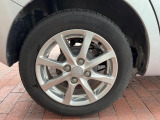 【純正14インチアルミホイール】外観にマッチした純正アルミホイールを装着しております。各種社外アルミホイールや、スタッドレスタイヤも取扱いしております。是非ご相談ください♪