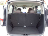 【ラゲッジスペース】しっかり容量が確保されていてます。バックドアも大開口で荷物の出し入れがしやすいです♪