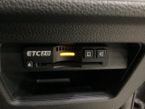 ハンドルの右下にETC2.0がついています。高速道路の料金所の通過も楽々です!。 カードの取り出しもしやすい場所についています。