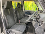 運転席シート廻りは使用感も少なく、良好な状態となっています。前オーナー様が丁寧に使っていたことがよくわかりますね。