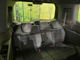 3列目シートはもちろん状態良好☆大人でもゆったりと座って頂けますので、大人数でのお出かけもラクラクです♪ご家族で、気の知れた仲間で、ドライブに行くのが楽しみですね♪