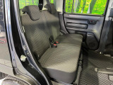 後部座席も気になるようなキズ・汚れやへたり等、大きなダメージはなく、良好な状態です。