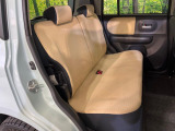 後部座席も気になるようなキズ・汚れやへたり等、大きなダメージはなく、良好な状態です。