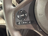ステアリングにオーディオ操作スイッチが付いています。オーディオ画面に直接タッチしなくても操作が出来ますので、運転に集中できます。