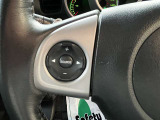 ステアリング左側にはオーディオコントロールスイッチがございます。