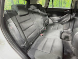 後部座席も気になるようなキズ・汚れやへたり等、大きなダメージはなく、良好な状態です。