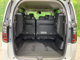 後席を格納すると、これだけの広さが!シーンに合わせたシートアレンジで、大きな荷物も積むことが出来ます♪