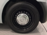 オシャレは足元から、デザインがいいホイールキャップです。