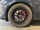 20インチマカンGTS純正標準 RS Spyder Designホイール(サテンブラック塗装)/ポルシェカラークレストホイールセンターキャップ付