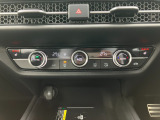 もちろんフルオートエアコン!前席シートヒーターもついてますのでいつでも快適です。