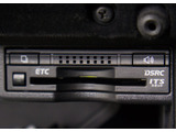★ETC(DSRC)が装備されています!!社外品とは違い収まりの良いデザインが人気!高速道路を利用する際は必需品ですよね!!ストレス無く料金所を通過出来ます!!
