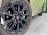 【純正アルミホイール】外観にマッチした純正アルミホイールを装着しております。各種社外アルミホイールや、スタッドレスタイヤも取扱いしております。是非ご相談ください♪