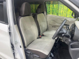 運転席シート廻りは使用感も少なく、良好な状態となっています。前オーナー様が丁寧に使っていたことがよくわかりますね。