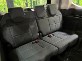 3列目シートはもちろん状態良好☆大人でもゆったりと座って頂けますので、大人数でのお出かけもラクラクです♪ご家族で、気の知れた仲間で、ドライブに行くのが楽しみですね♪
