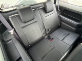 後部座席も気になるようなキズ・汚れやへたり等、大きなダメージはなく、良好な状態です。