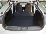2列目シートを倒すと更にトランクスペースが広がります。