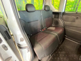 後部座席も気になるようなキズ・汚れやへたり等、大きなダメージはなく、良好な状態です。
