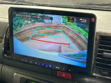 【バックカメラ】駐車時に後方がリアルタイム映像で確認できます。大型商業施設や立体駐車場での駐車時や、夜間のバック時に大活躍!運転スキルに関わらず、今や必須となった装備のひとつです!