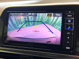 【バックカメラ】駐車時に後方がリアルタイム映像で確認できます。大型商業施設や立体駐車場での駐車時や、夜間のバック時に大活躍!運転スキルに関わらず、今や必須となった装備のひとつです!