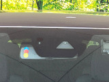 【スマートブレーキサポート】走行中に前方の車両等を認識し、衝突しそうな時は警報とブレーキで衝突回避と被害軽減をアシスト。より安全にドライブをお楽しみいただけます。