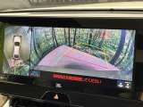 【パノラミックビューモニター】専用のカメラにより、上から見下ろしたような視点で360度クルマの周囲を確認することができます☆死角部分も確認しやすく、狭い場所での切り返しや駐車もスムーズに行えます。