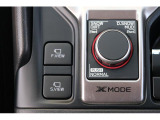Xモード搭載。路面状況に応じてモードを選択するだけで、4輪の駆動力やブレーキなどを適切にコントロール。悪路からのスムーズな脱出をアシストします。