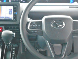 ステアリングには様々なスイッチが付いておりますので運転しながらの操作も楽ちんです♪