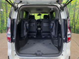普段のお買い物や通勤、送迎等に十分な荷室スペースを確保しております。セカンドシートを倒すと、大きな荷物の積載も可能です♪