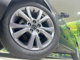【純正18インチアルミホイール】外観にマッチした純正アルミホイールを装着しております。各種社外アルミホイールや、スタッドレスタイヤも取扱いしております。是非ご相談ください♪