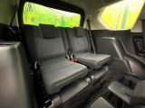3列目シートはもちろん状態良好☆大人でもゆったりと座って頂けますので、大人数でのお出かけもラクラクです♪ご家族で、気の知れた仲間で、ドライブに行くのが楽しみですね♪