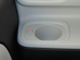 ホッとカップホルダーが運転席・助手席にあります。ホットドリンクをちょうど良い温度でキープしてくれる保温機能付で嬉しいです。