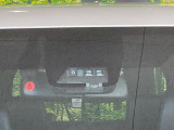 【トヨタセーフティセンス】走行中に前方の車両等を認識し、衝突しそうな時は警報とブレーキで衝突回避と被害軽減をアシスト。より安全にドライブをお楽しみいただけます。