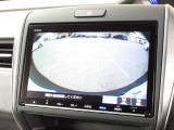 バックをするとき自動でリアの様子が映る『リアカメラ』付き!画面で確認しながらバックができますから安心ですね。でも、目視も大切ですよ!安全第一でお願いします!