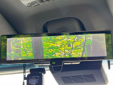 【スマートルームミラー】後席の大きな荷物や同乗者で後方が確認しづらい時でも安心!カメラが撮影した車両後方の映像をルームミラー内に表示。クリアな視界で状況の確認が可能です!