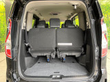 普段のお買い物や通勤、送迎等に十分な荷室スペースを確保しております。セカンドシートを倒すと、大きな荷物の積載も可能です♪