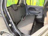 後部座席も気になるようなキズ・汚れやへたり等、大きなダメージはなく、良好な状態です。