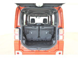 トランク開口部も比較的広く荷物も載せやすくなってますよ。