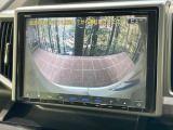 【バックカメラ】駐車時に後方がリアルタイム映像で確認できます。大型商業施設や立体駐車場での駐車時や、夜間のバック時に大活躍!運転スキルに関わらず、今や必須となった装備のひとつです!