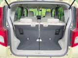 普段のお買い物や通勤、送迎等に十分な荷室スペースを確保しております。セカンドシートを倒すと、大きな荷物の積載も可能です♪