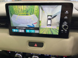 【マルチビューカメラシステム】専用のカメラにより、上から見下ろしたような視点で360度クルマの周囲を確認することができます☆死角部分も確認しやすく、狭い場所での切り返しや駐車もスムーズに行えます。
