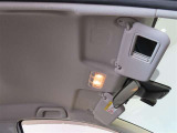 運転席サンバイザーには、バニティーミラー付いてます。