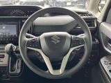 【純正革巻きステアリング】上質な革を使用することで、手にしっかり馴染みとても運転しやすいハンドルです♪