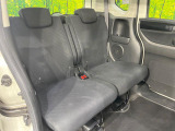 後部座席も気になるようなキズ・汚れやへたり等、大きなダメージはなく、良好な状態です。
