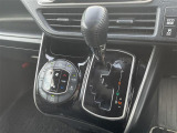 【 シフト 】シフトも操作しやすく快適なドライブを楽しんでいただけます。