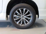 純正のアルミホイール装着車です。タイヤサイズは265/55R19です。