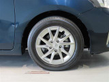 純正のアルミホイール装着車です。タイヤサイズは