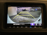 バックモニター付きで、車庫入れやバック時の後方確認をサポート。
